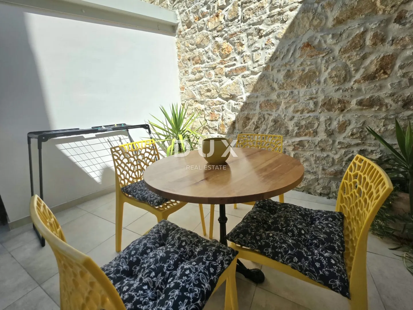 istra, pula - prodaja 2ss + db potpuno renoviran stan u centru grada - slika 17
