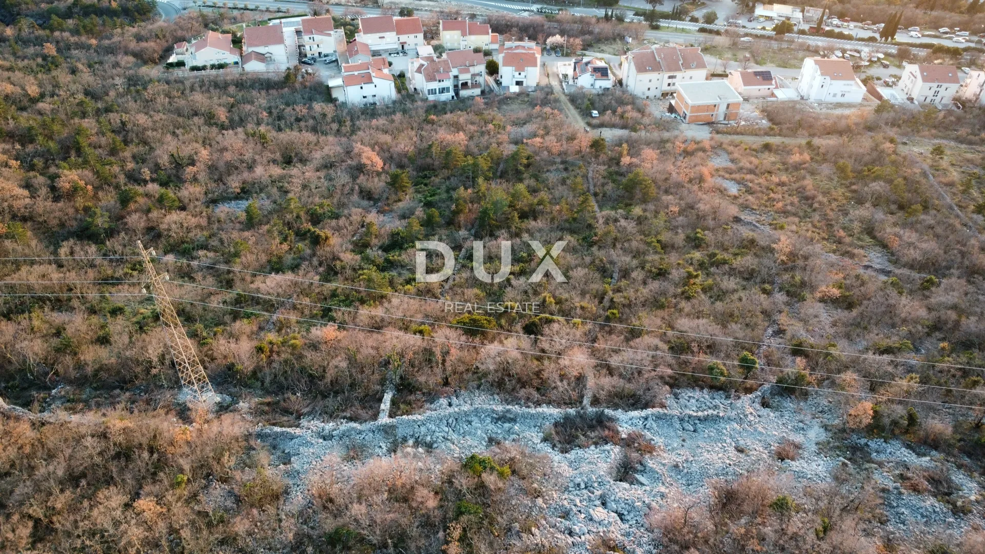 CRIKVENICA - građevinsko zemljište 2950 m2