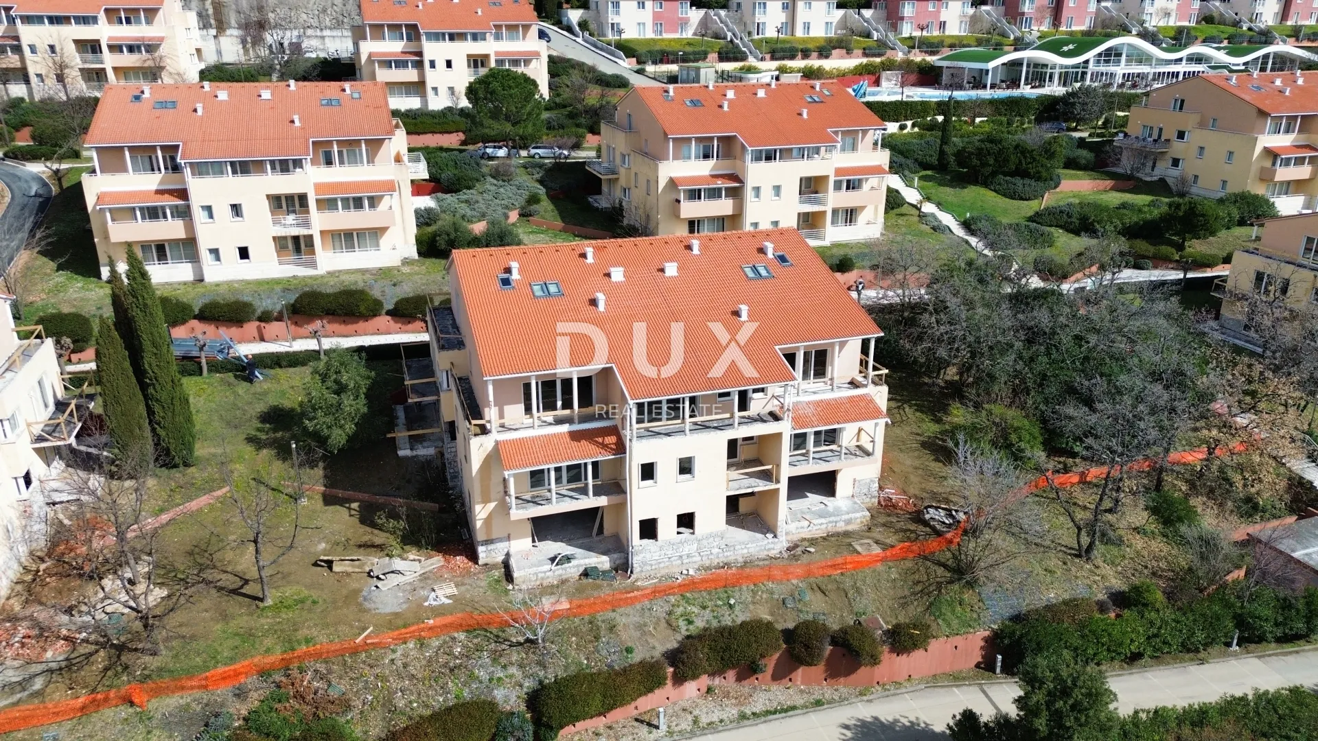 novi vinodolski – stan od 65m² u ekskluzivnom resortu, prvi red do mora s privatnom plažom - slika 9