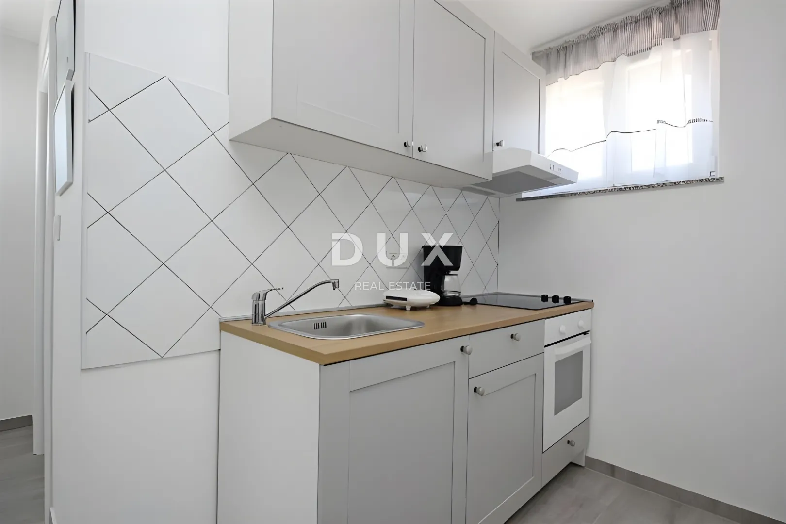 otok krk, baška - dva apartmana prvi red do mora - slika 28