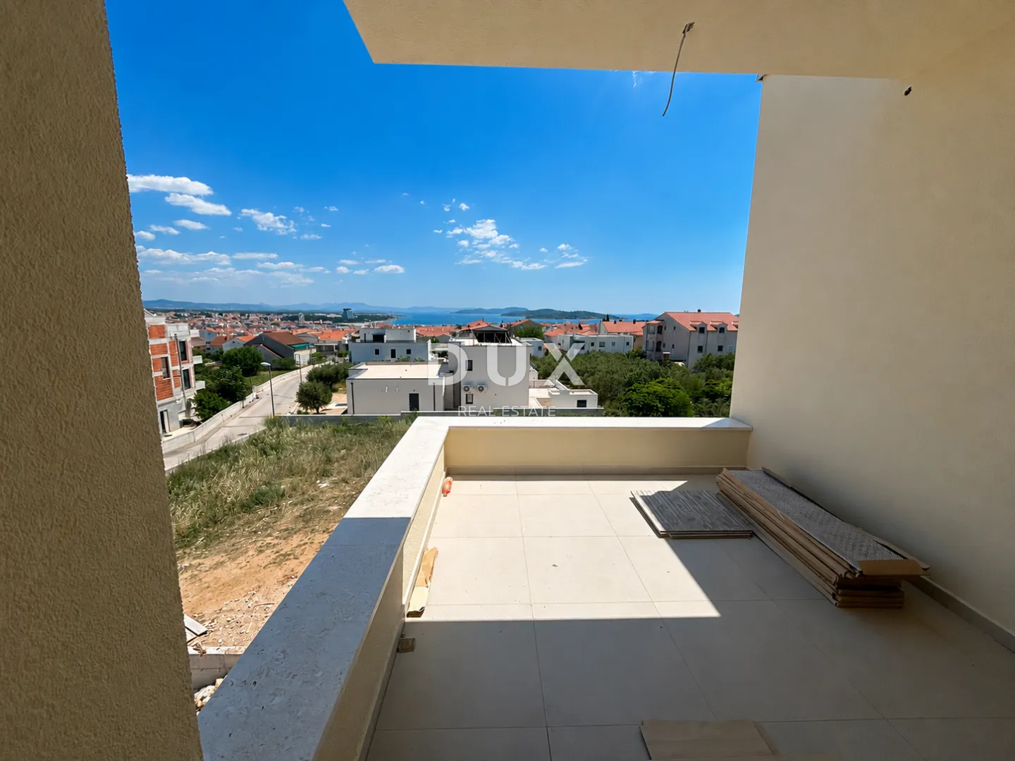 šibenik, vodice – stan na zadnjem katu s panoramskim pogledom na more - slika 2