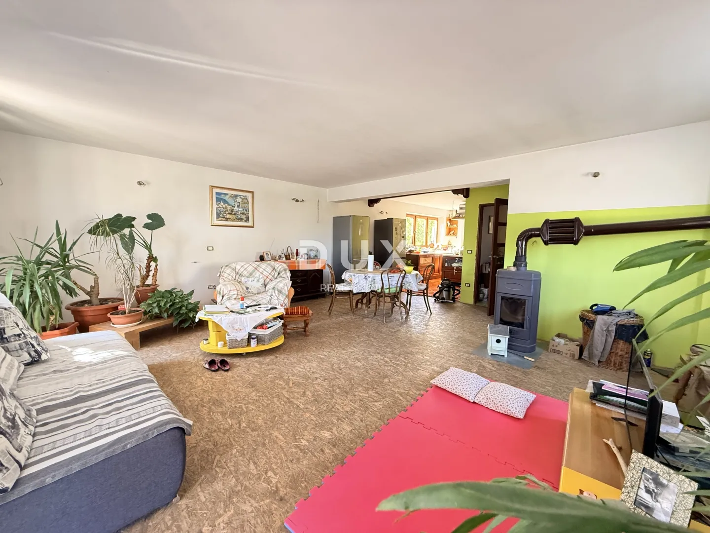 istra, pomer - samostojeća kuća 250m2 s garažom i okućnicom, 150m od mora - slika 1