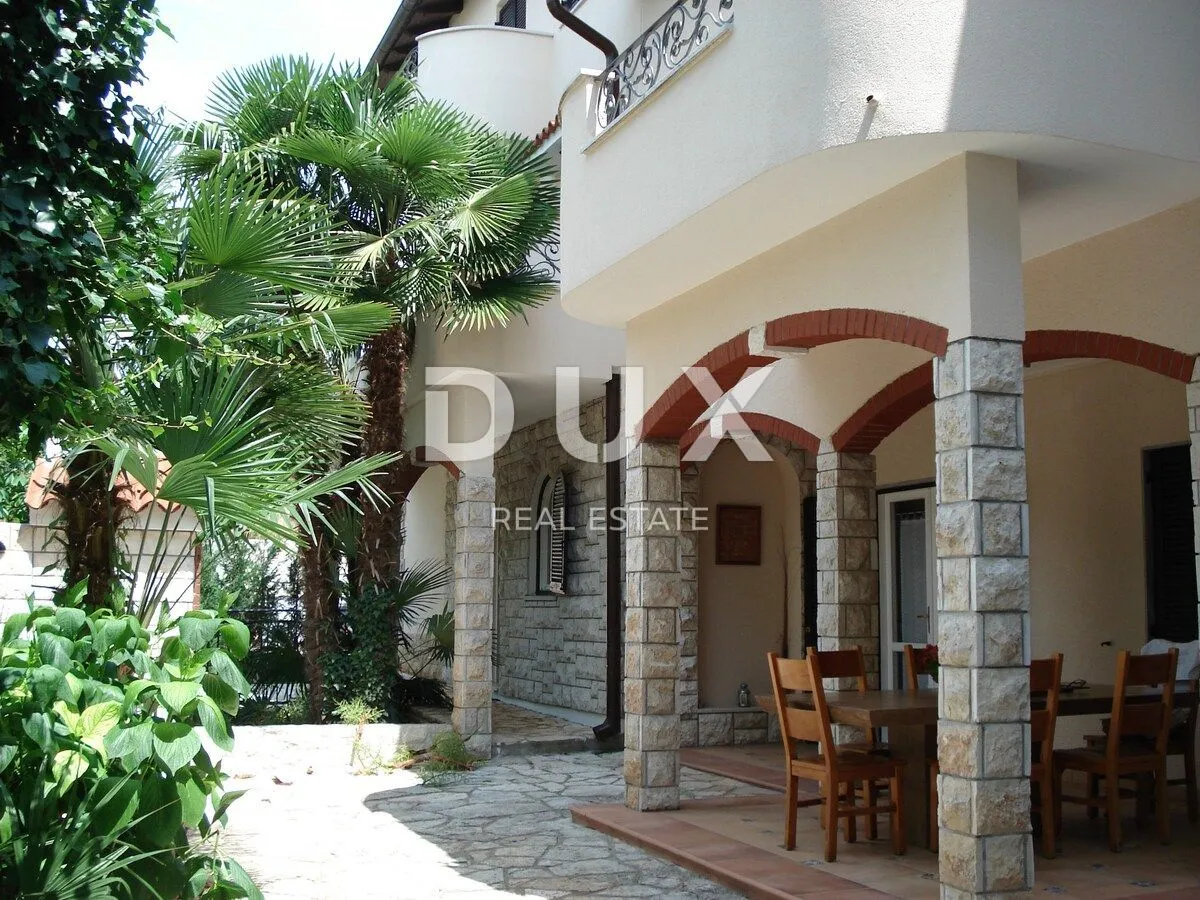 istra, umag - jedinstvena vila s bazenom, prvi red do mora - slika 13