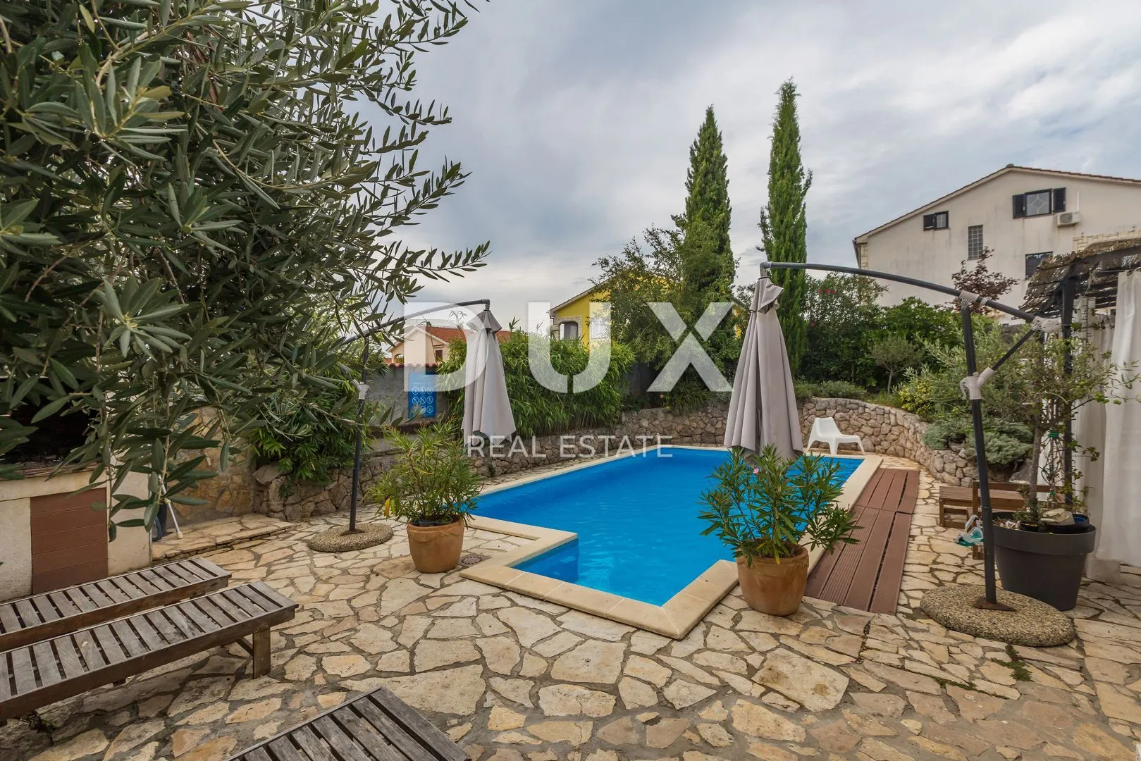 otok krk, njivice - apartman s bazenom - slika 3