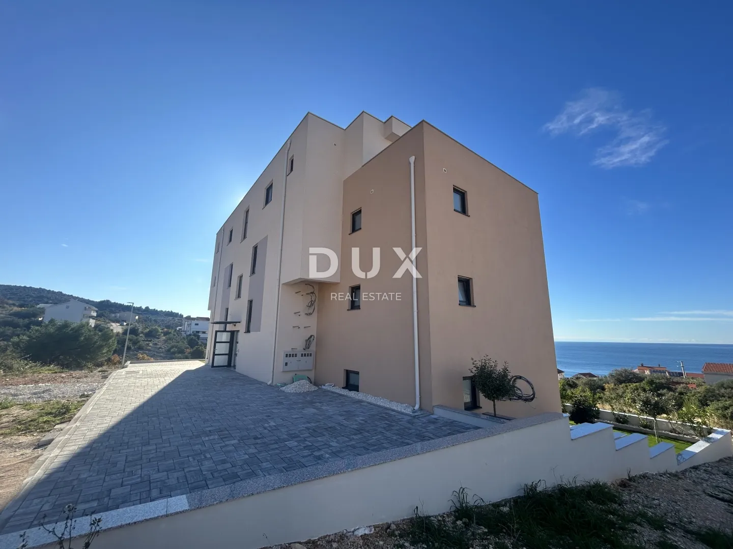 primošten, dolac – stan u prizemlju s vrtom i savršenim pogledom - slika 2