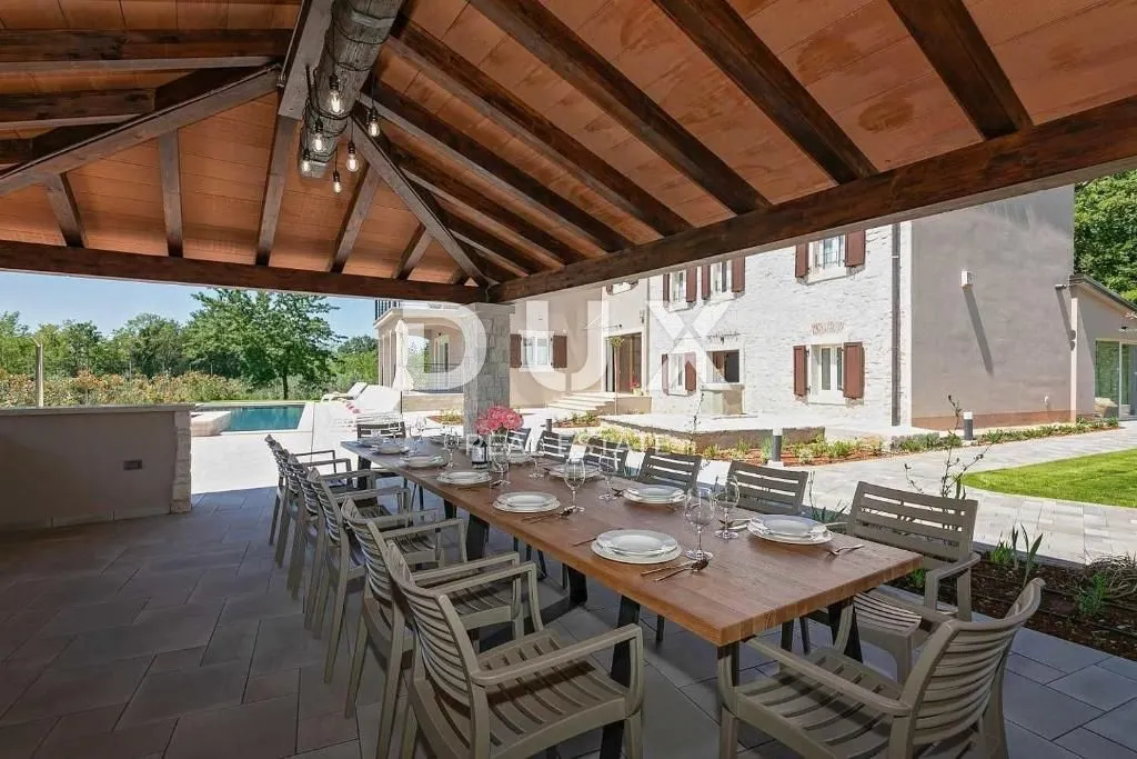 istra, kaštelir - vila s bazenom i velikom okućnicom - slika 8