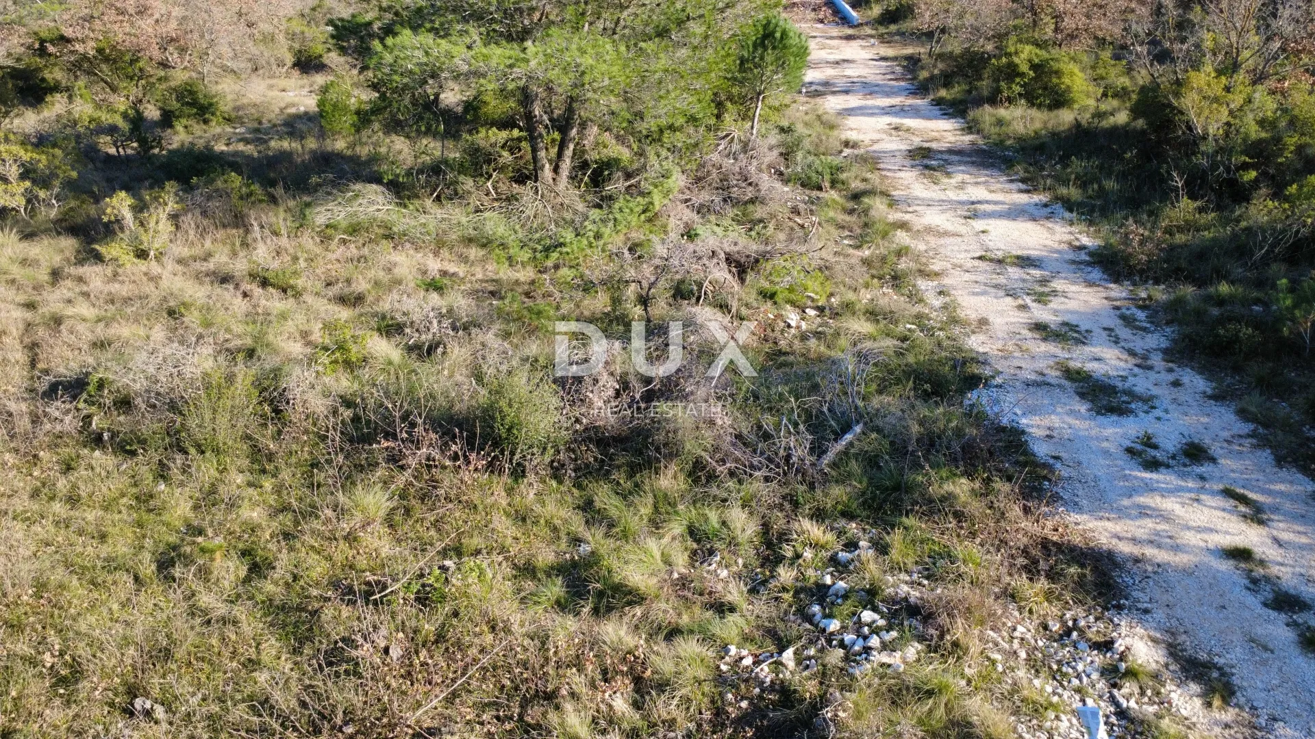 zadar, crno – pravilna parcela 740 m² s pristupnim putem! - slika 3