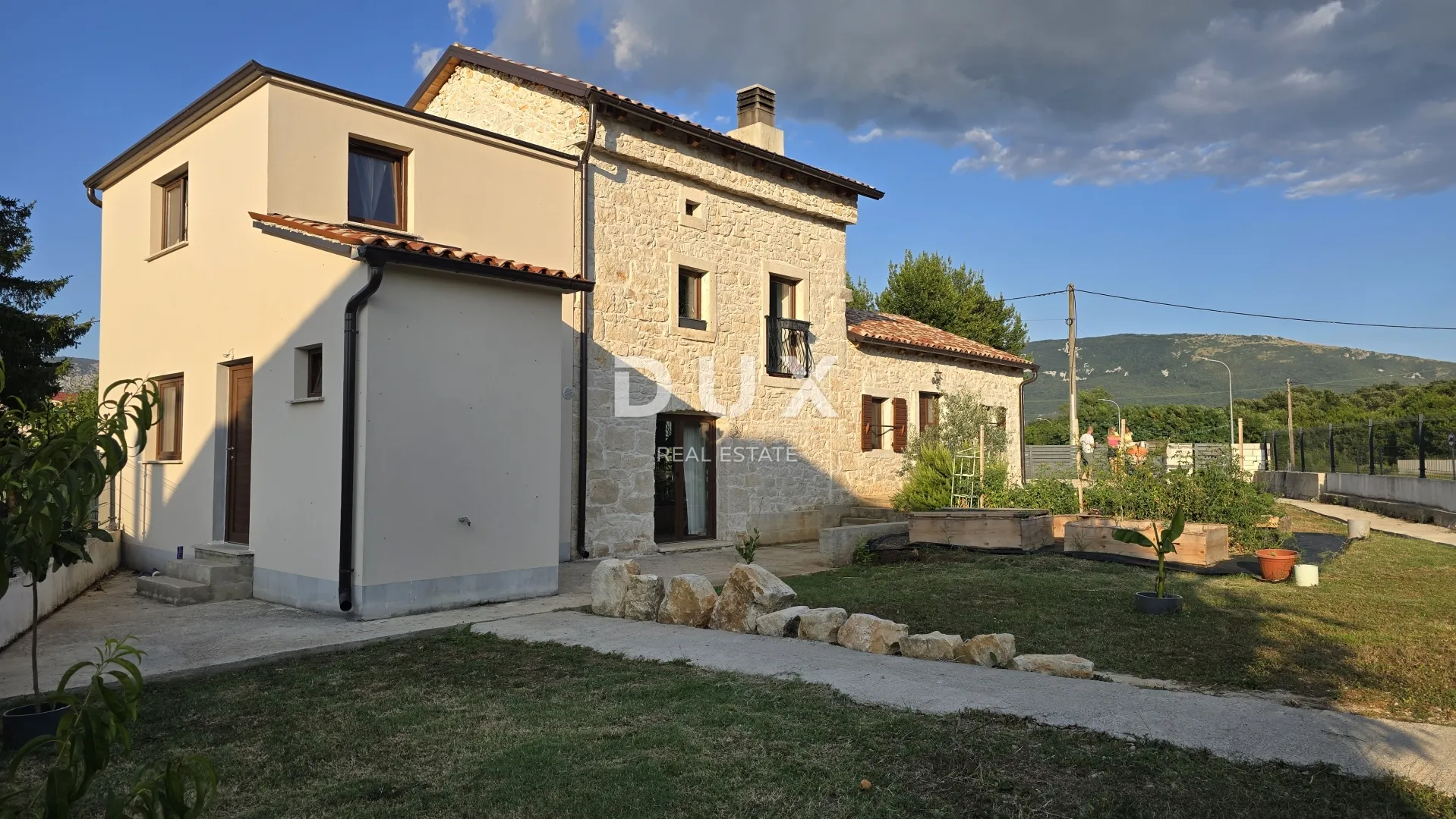 istra, labin - renovirana kamena kuća s dvije stambene jedinice - slika 2