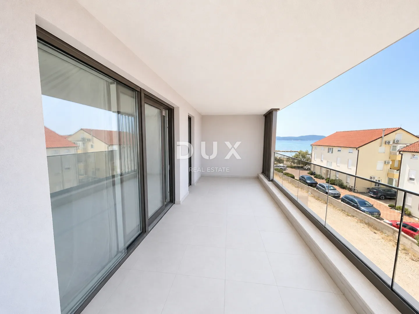 vodice, srima – penthouse s liftom, krovna terasa 109 m², 70m od plaže - slika 10