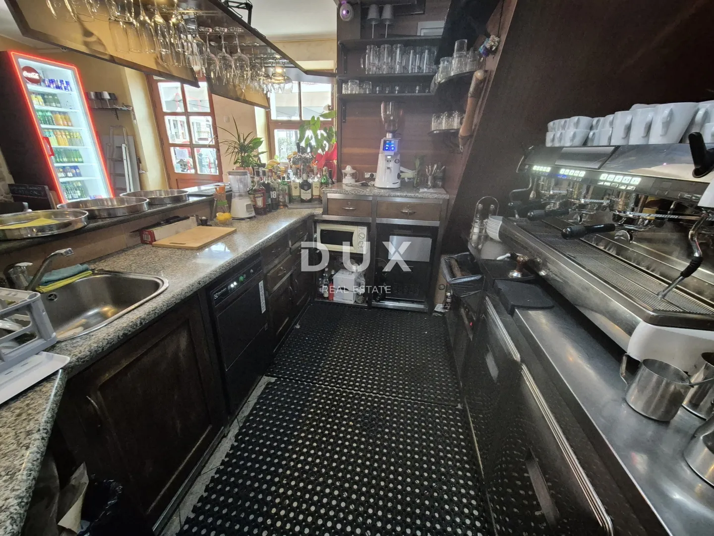 istra,rovinj - predivan uhodani caffe bar u srcu rovinja - slika 23