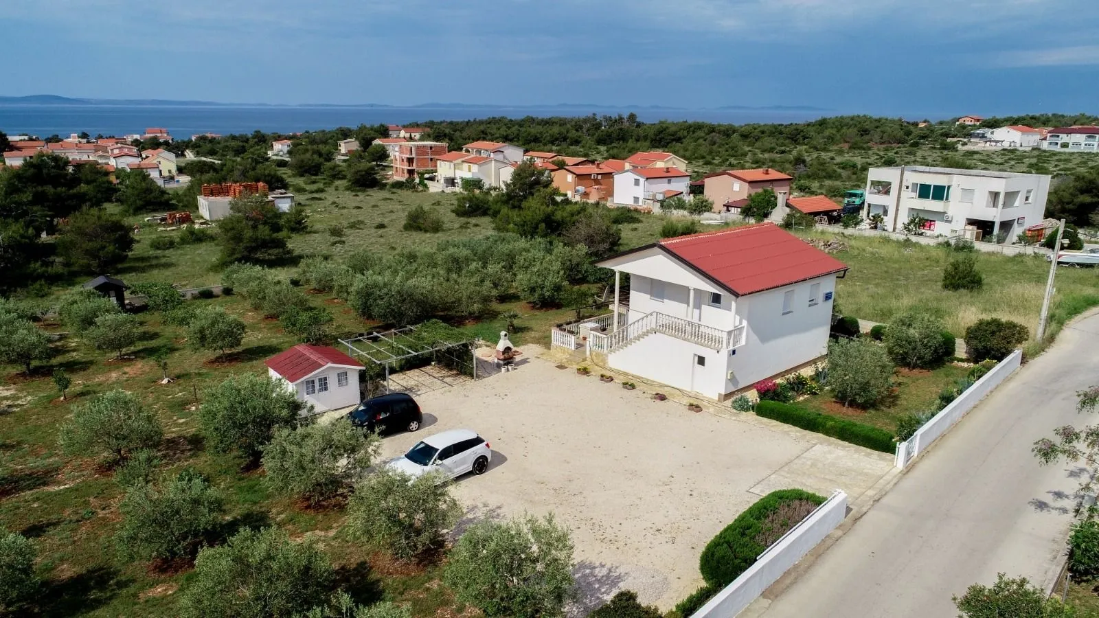 otok vir - apartmanska kuća na prostranoj parceli - slika 1