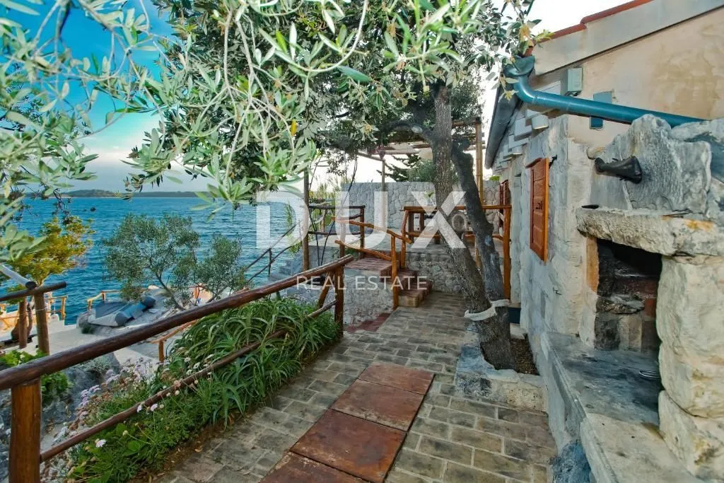 otok hvar - vila u gradu hvaru prvi red do mora - slika 9