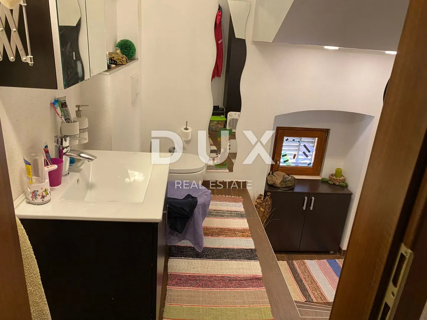 mali lošinj, kuća sa dva stana i uređenom okućnicom 170m2 - slika 9