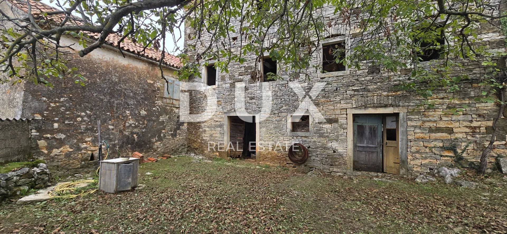 istra, oprtalj - imanje od dvije kuće s pripadajućom okućnicom na ugodnoj lokaciji, prilika! - slika 43