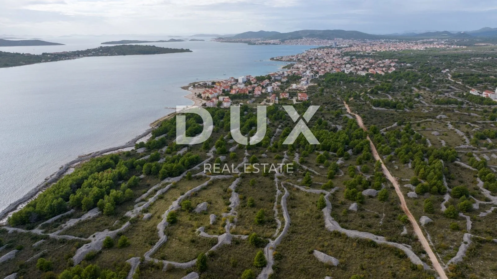 Vodice, Srima - Atraktivna zona 100m od mora za smještajne kapacitete hotele,vile,apartmane i ostali poljoprivredni dio s pogledom na more!