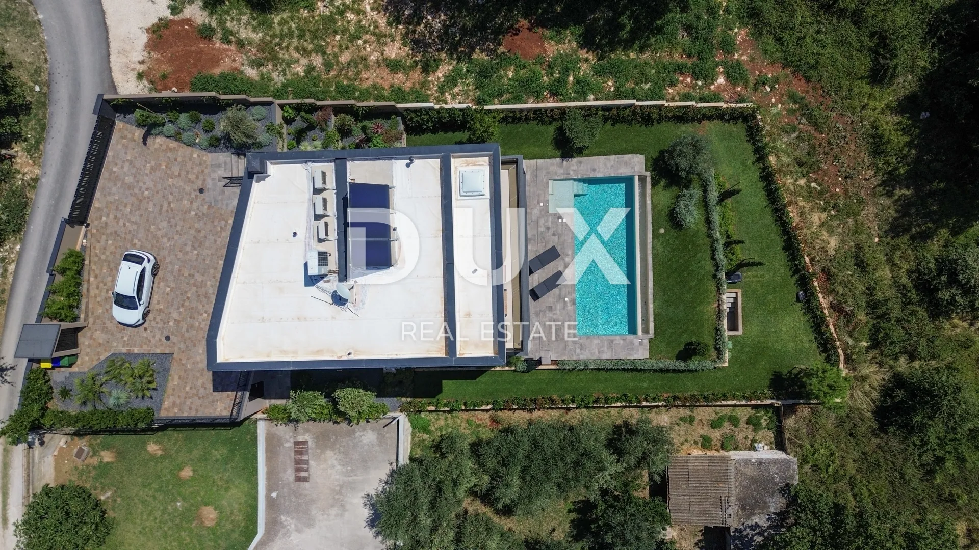 istra, medulin - impresivna vila pored šume s pogledom na more! - slika 37