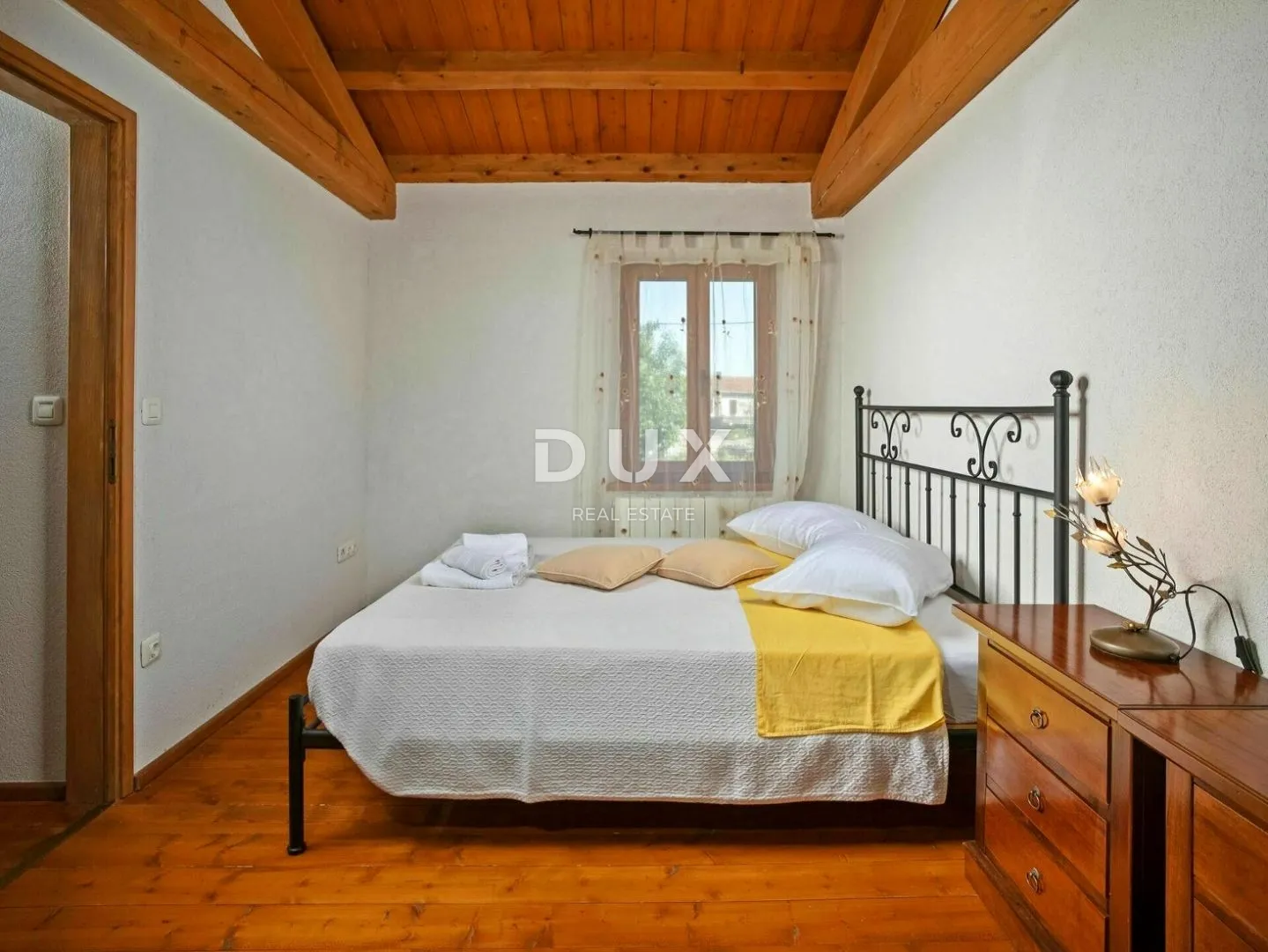 istra, tinjan - kamena autohtona vila - slika 59