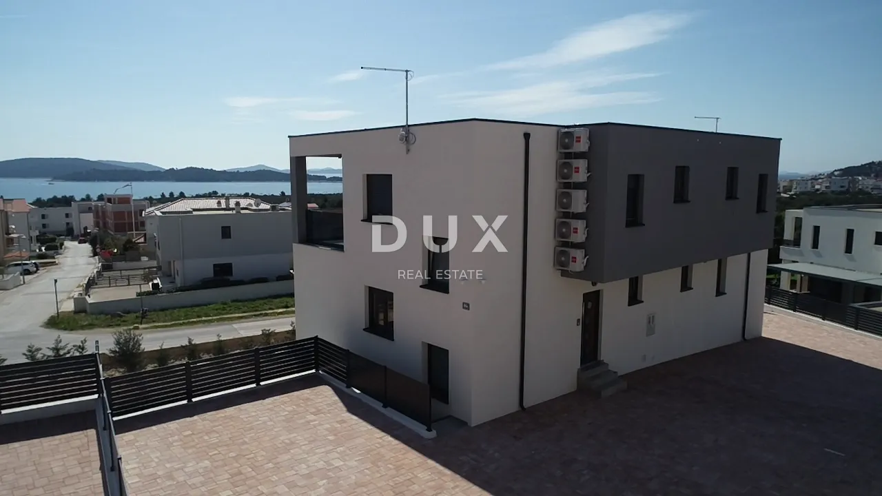 ŠIBENIK, VODICE – Duplex s bazenom i trajnim, otvorenim pogledom