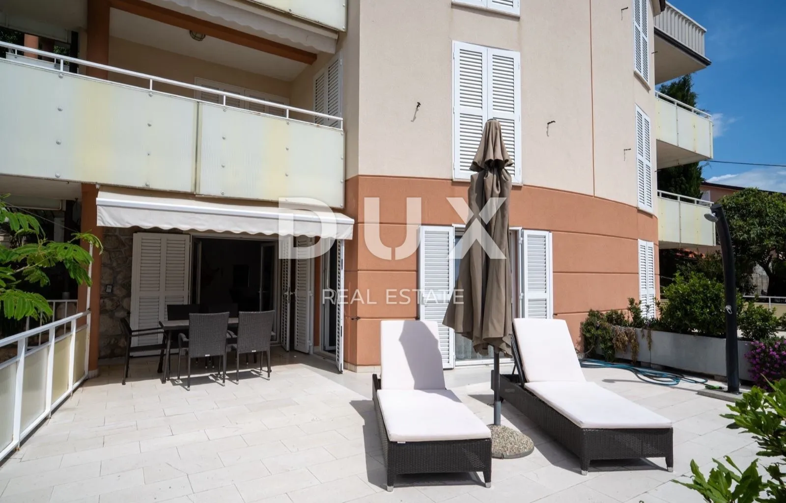 novi vinodolski - apartman s prekrasnom terasom 100 m od mora - slika 1