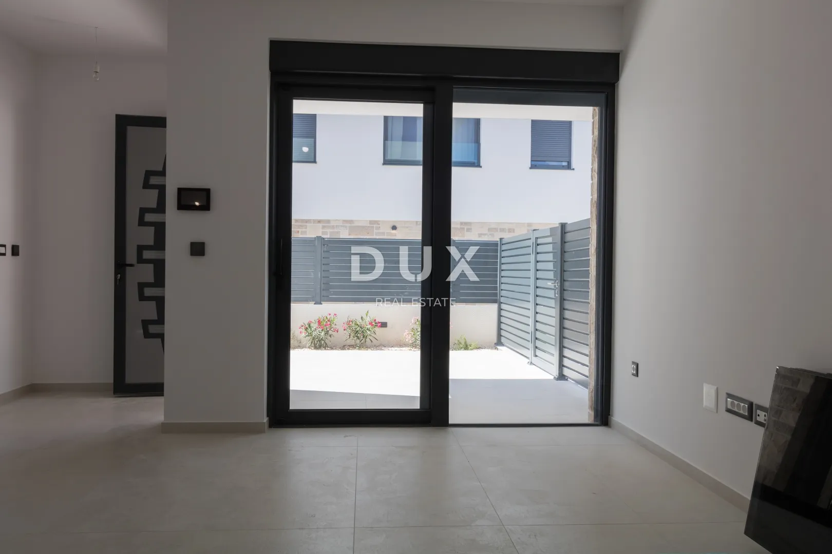 dalmacija, murter - moderan duplex 5min od plaže! - slika 4