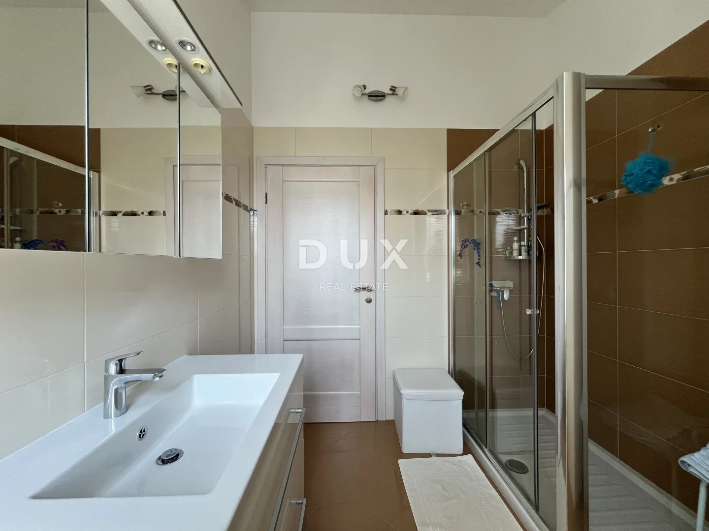 istra, poreč, samostojeća kuća, 180 m2, dva stana, bazen - slika 24