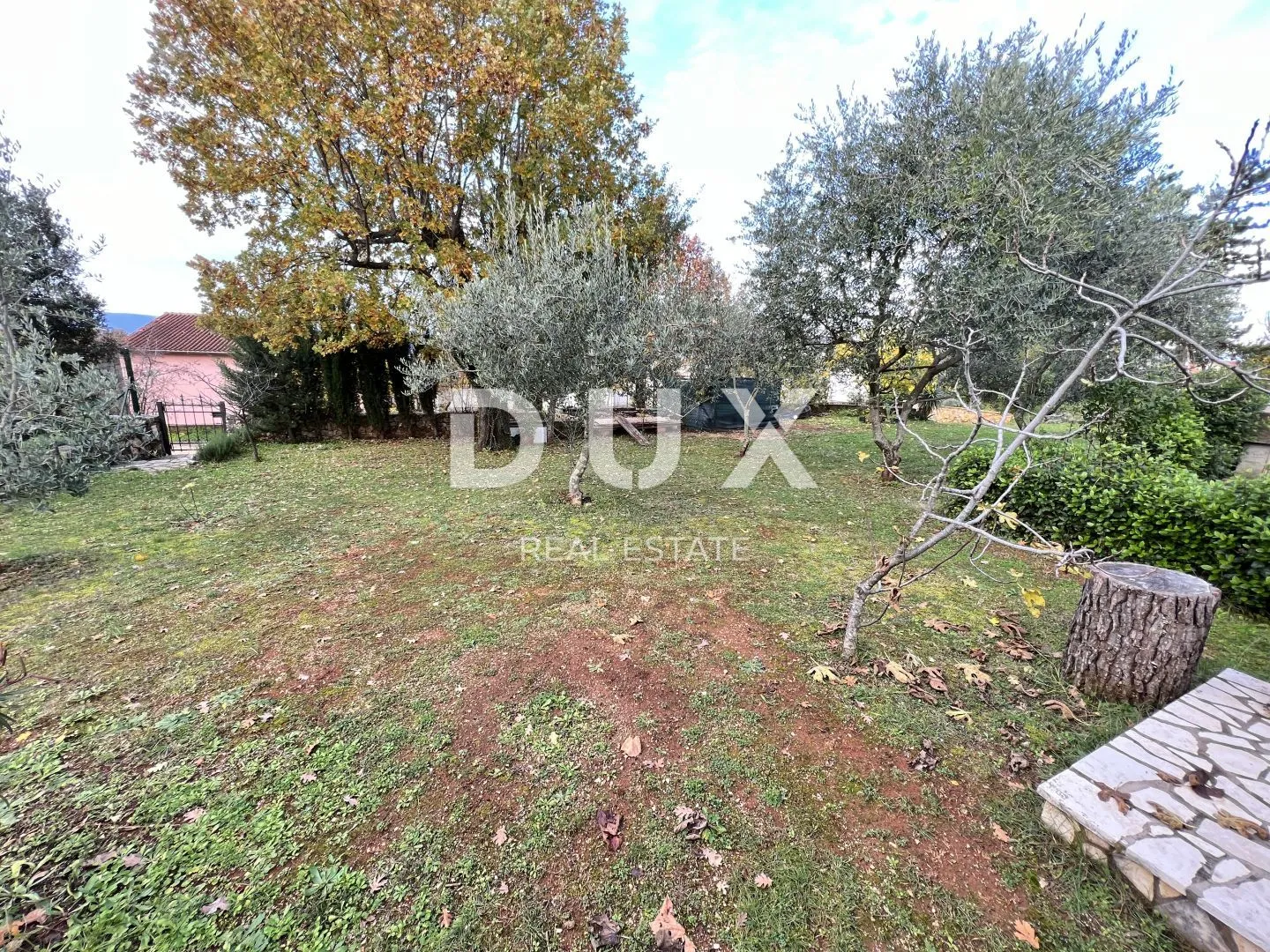otok krk, njivice - samostojeća kuća sa velikom okućnicom - slika 23