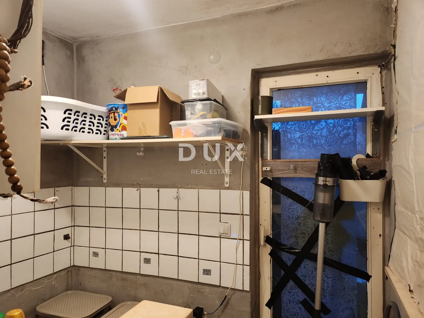 istra,pula - prizemna etaža kuće s dva stana, 2 terase i vrtom - slika 51