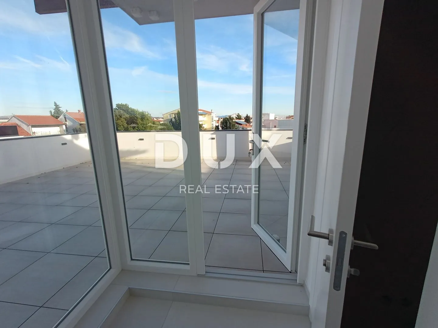 šibenik, vodice - predivan penthouse u novogradnji 1. red do mora - slika 14