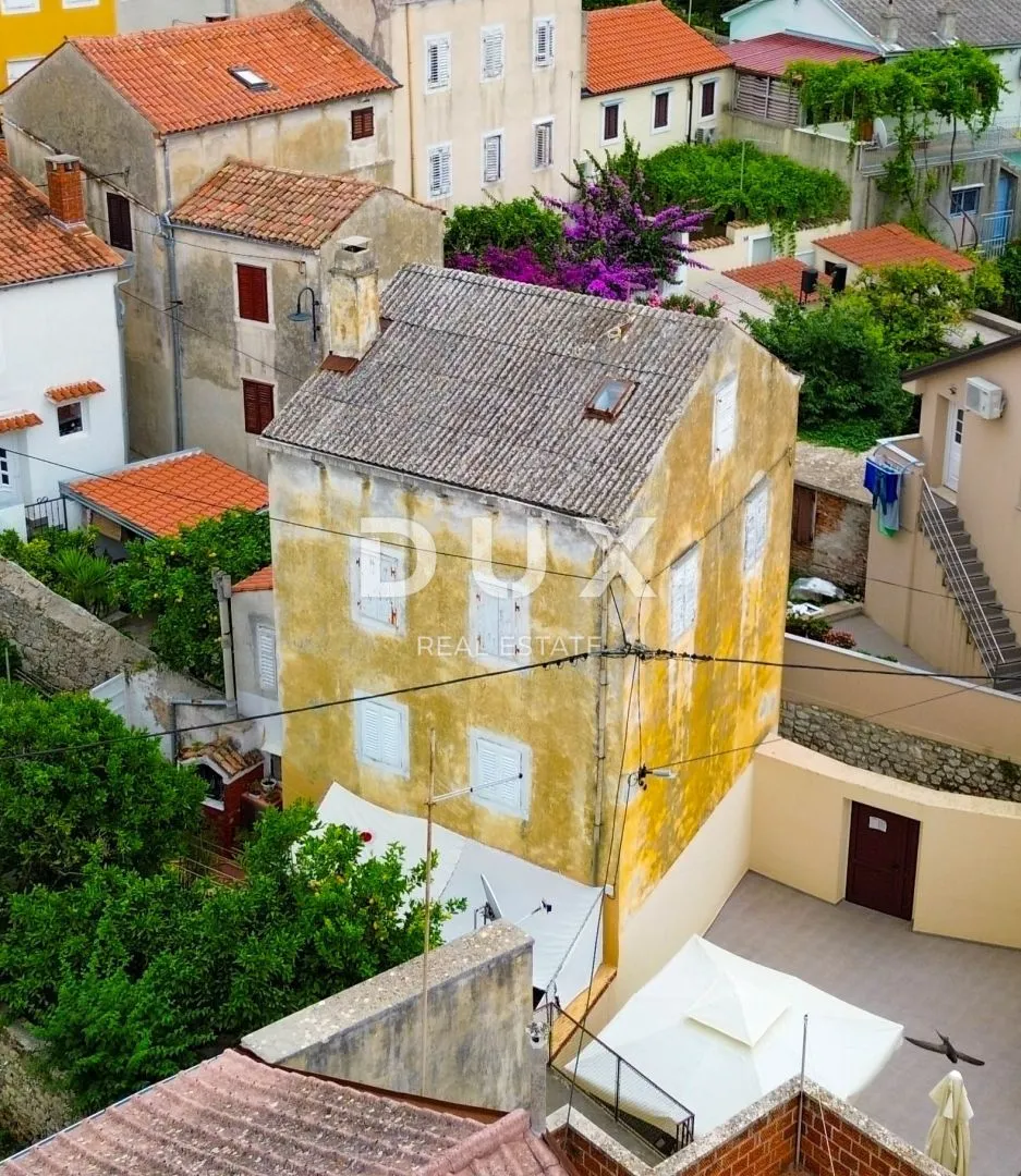 mali lošinj, centar- kuća za adaptaciju 90 metara od mora! - slika 3