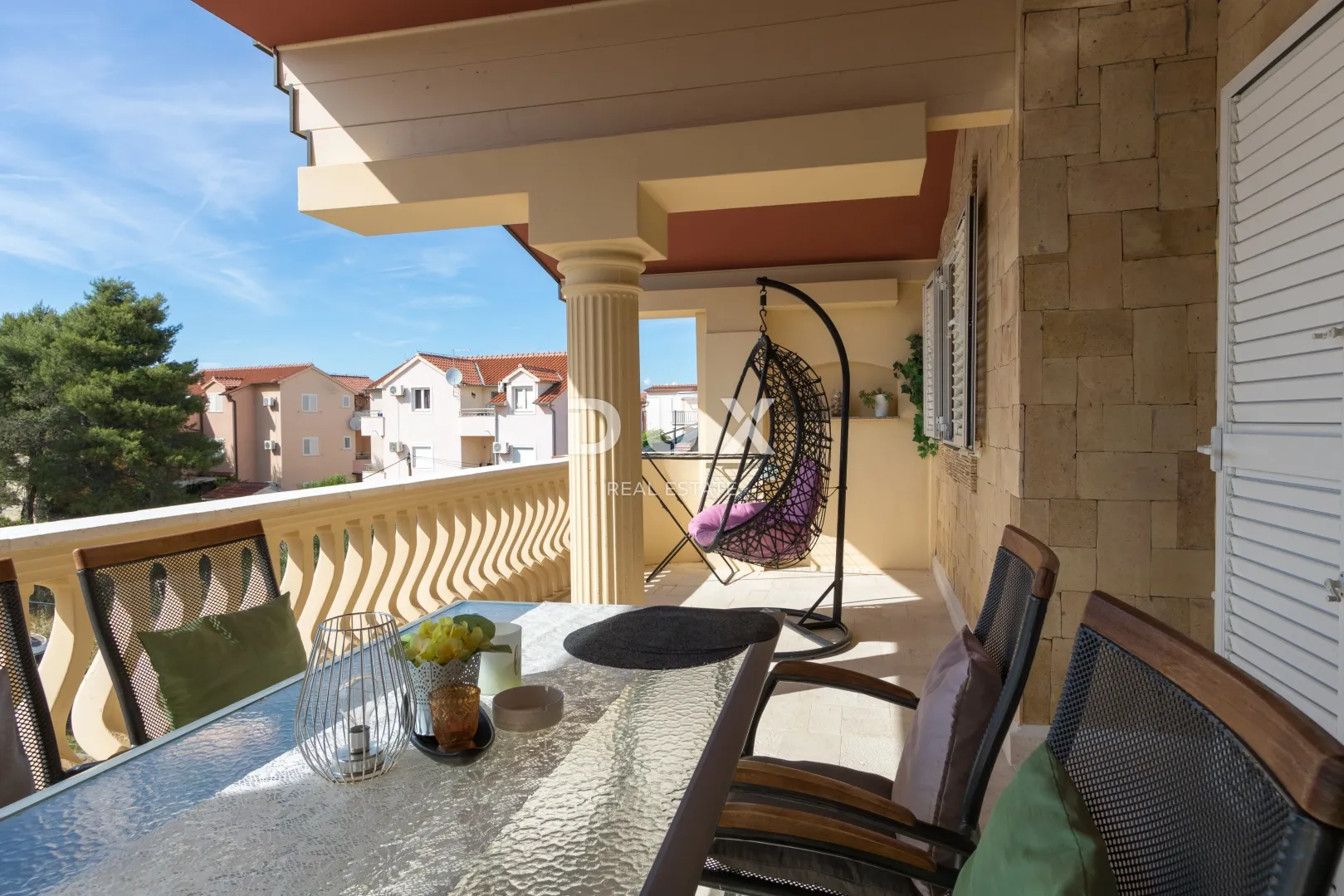 vodice, vila sa 7 apartmana i bazenom - slika 37
