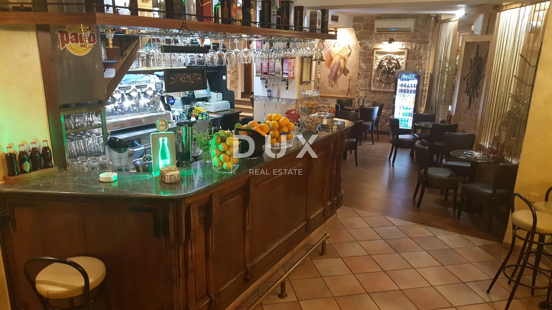 istra,rovinj - predivan uhodani caffe bar u srcu rovinja - slika 15