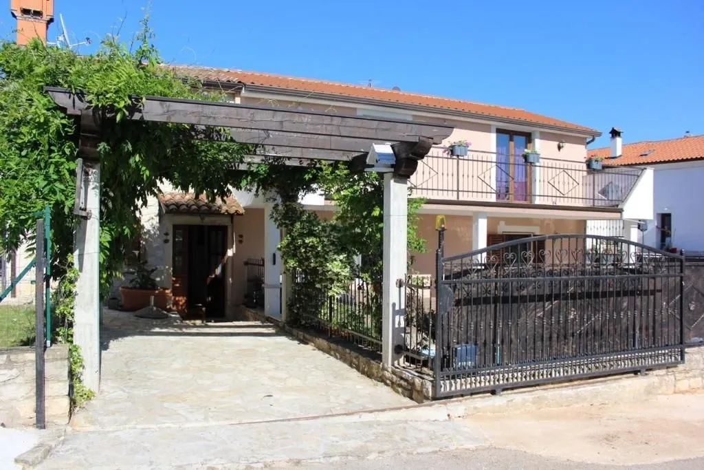 istra, momjan - kamena kuća s bazenom - slika 2
