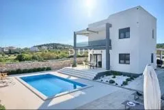 dalmacija, vodice - dugoročni najam moderne vile s bazenom i panoramskim pogledom - slika 1