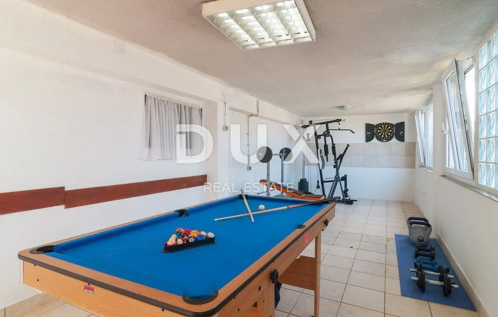 trogir, čiovo - kuća prvi red do mora - slika 17