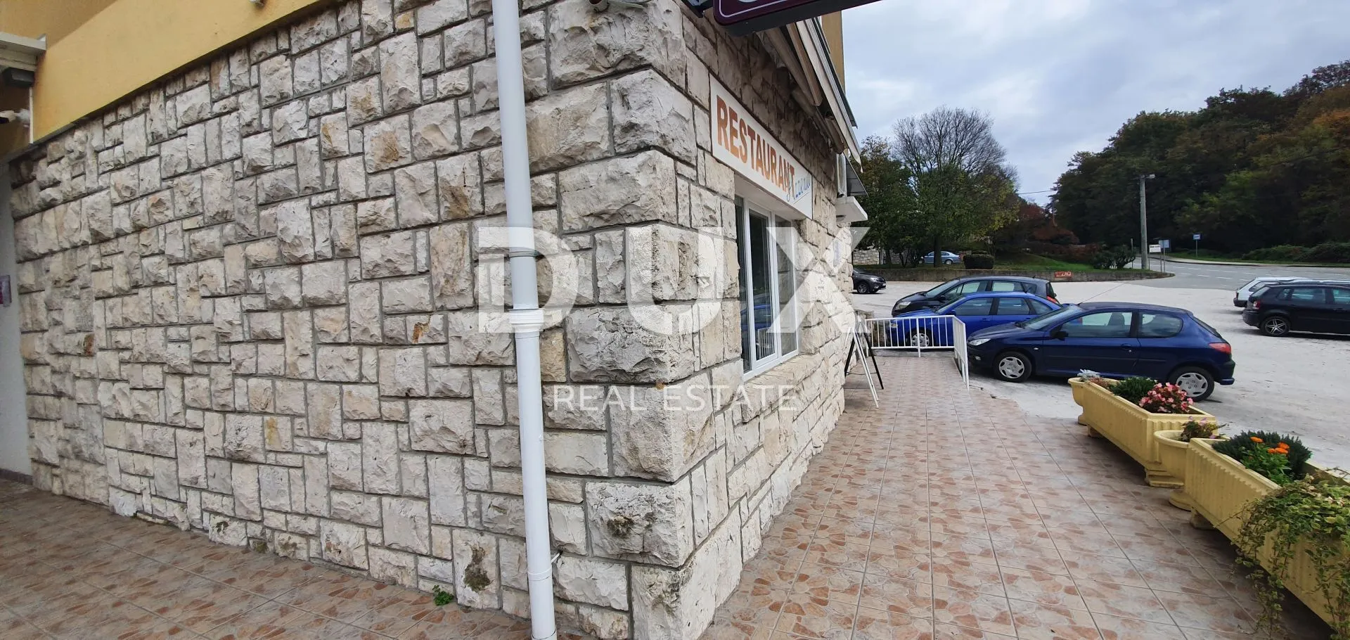 istra, kršan - poslovni prostor - restoran s uhodanim poslom 300,75m2 - slika 24
