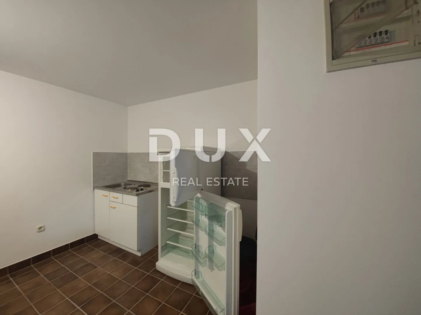 otok krk, njivice, 2-sobni apartman, 57 m2, okućnica - slika 3