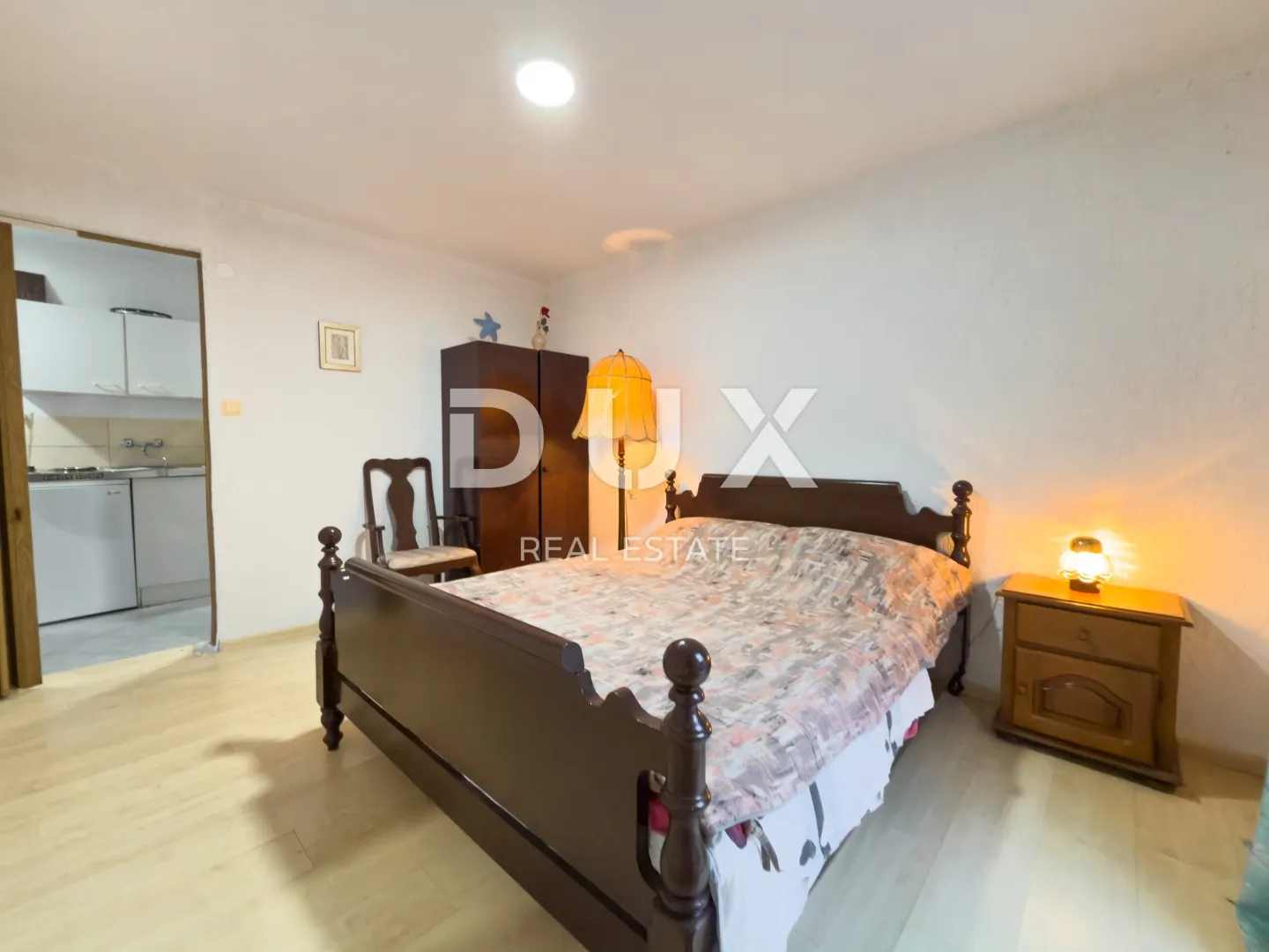 otok krk, baška - kuća s 5 apartmana i velikom okućnicom - slika 13