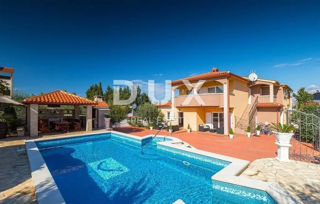 ISTRA PULA - Apartmanska kuća s bazenom nadomak plaža - Štinjan, Pula