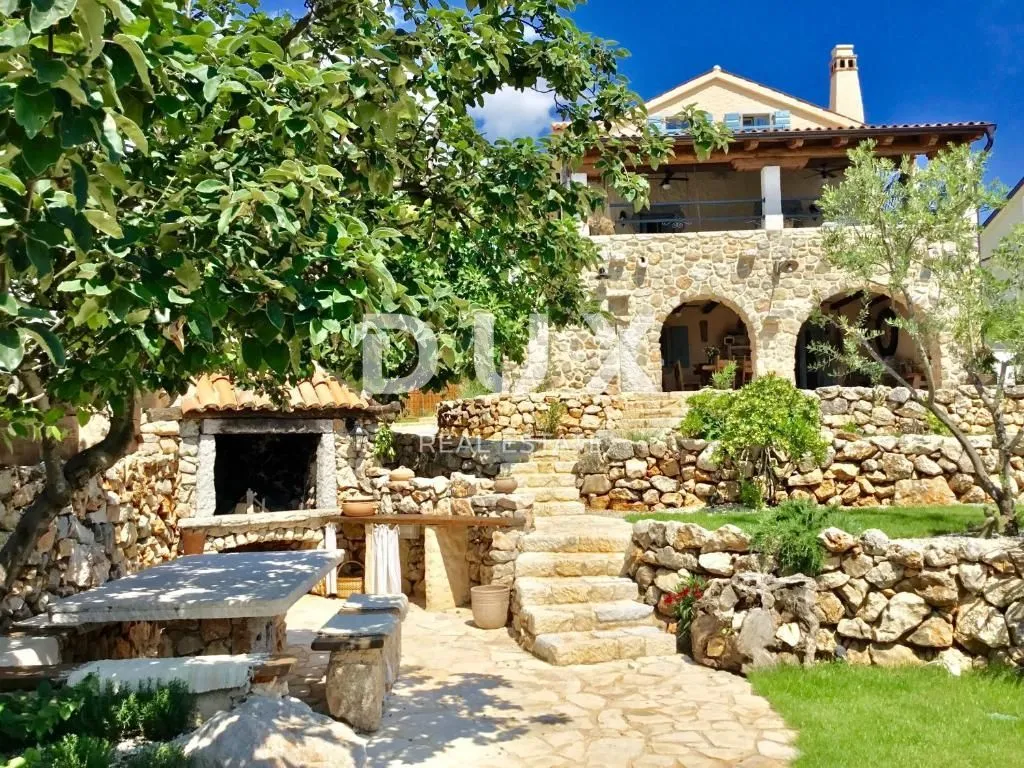 otok krk, okolica malinske - luksuzna rustikalna vila - slika 24