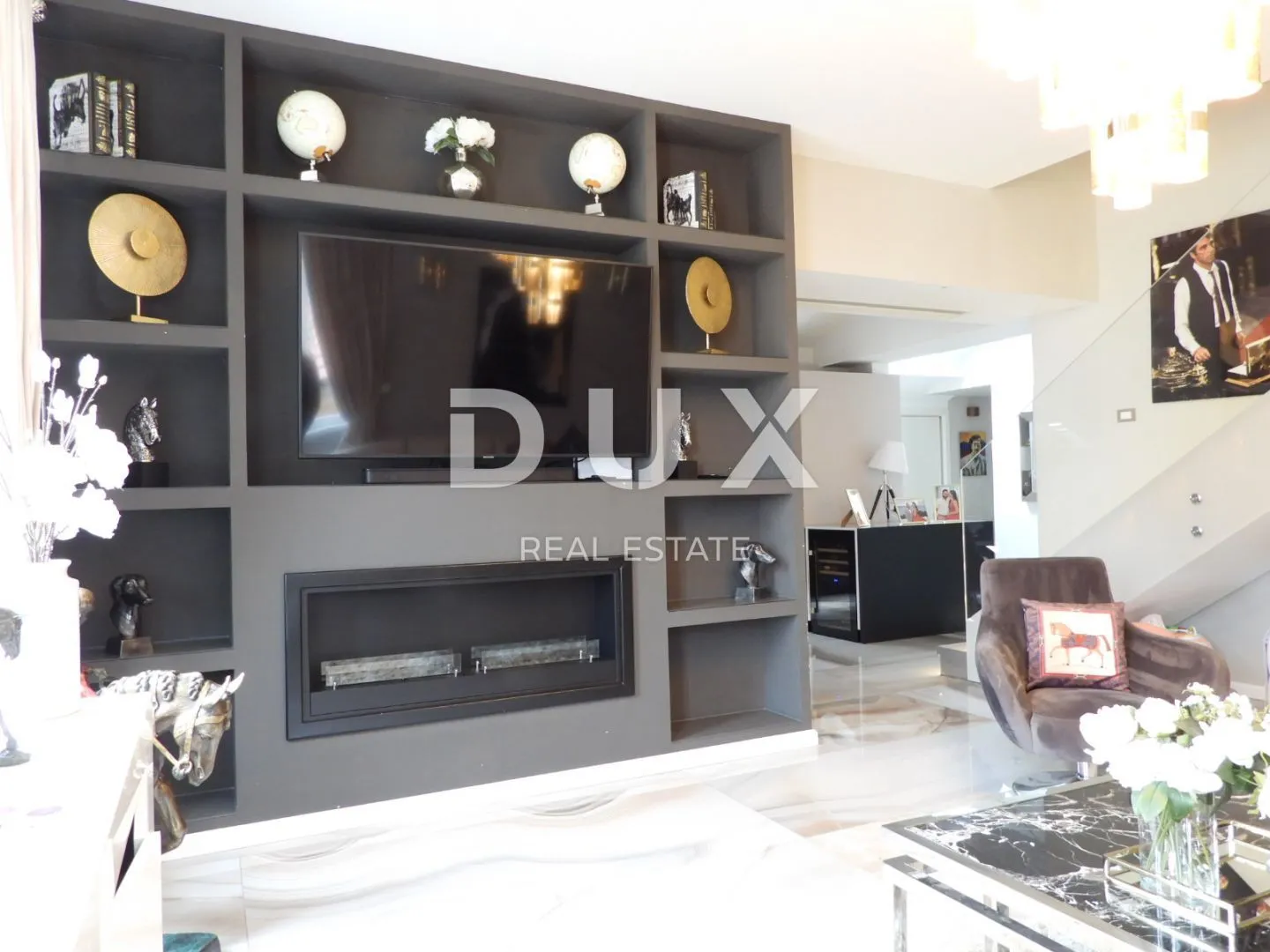 opatija, centar- eksluzivno uređen dvoetažni stan 4s+db 165m2 - slika 3