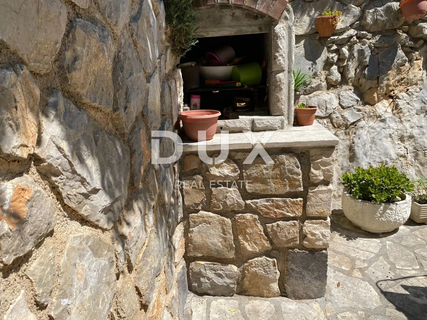 mali lošinj, kuća sa dva stana i uređenom okućnicom 170m2 - slika 5