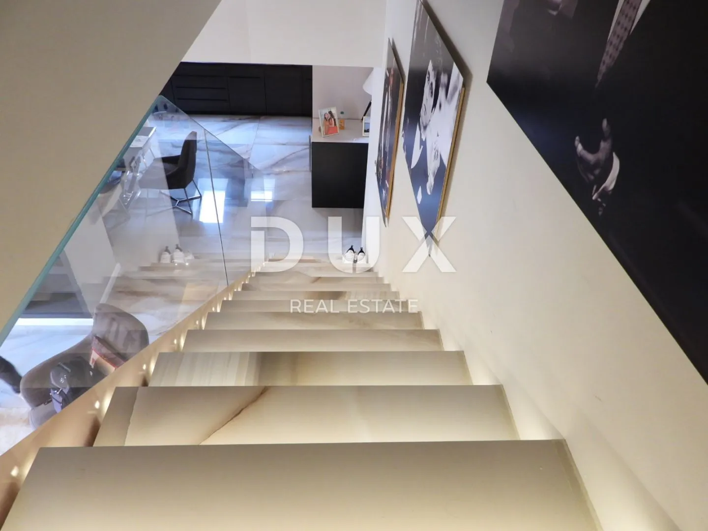 opatija, centar- eksluzivno uređen dvoetažni stan 4s+db 165m2 - slika 45