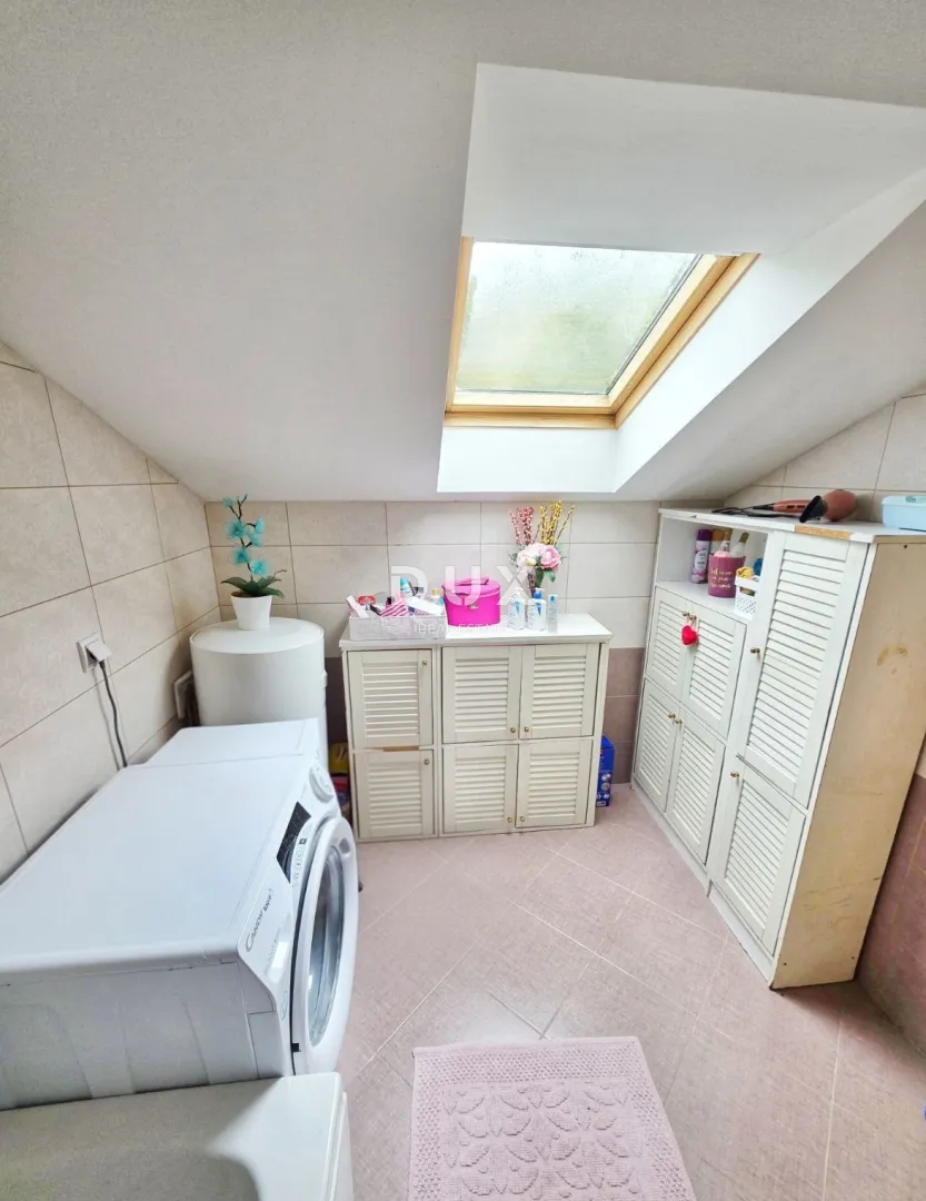 viškovo - 3s+db, dvoetažni stan u novijoj zgradi - slika 13