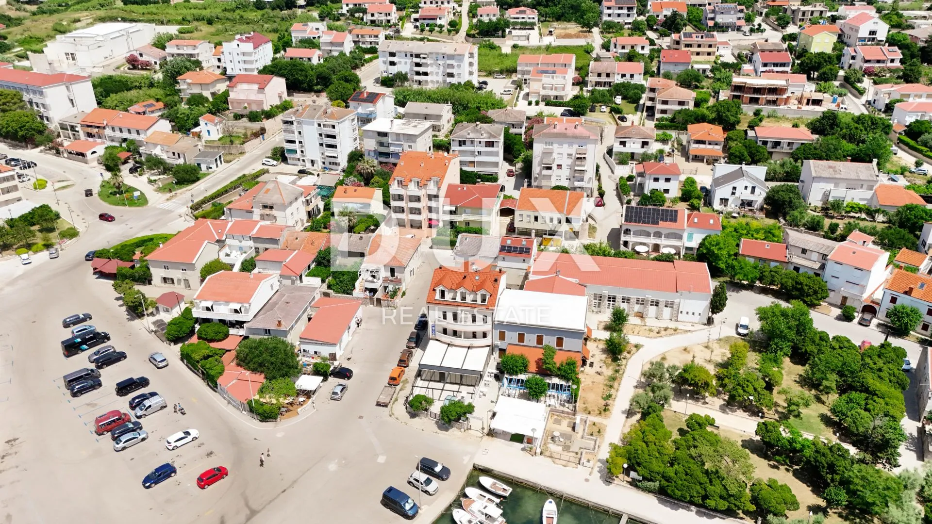 otok pag, pag - apartmanska kuća s restoranom u centru do mora - slika 5