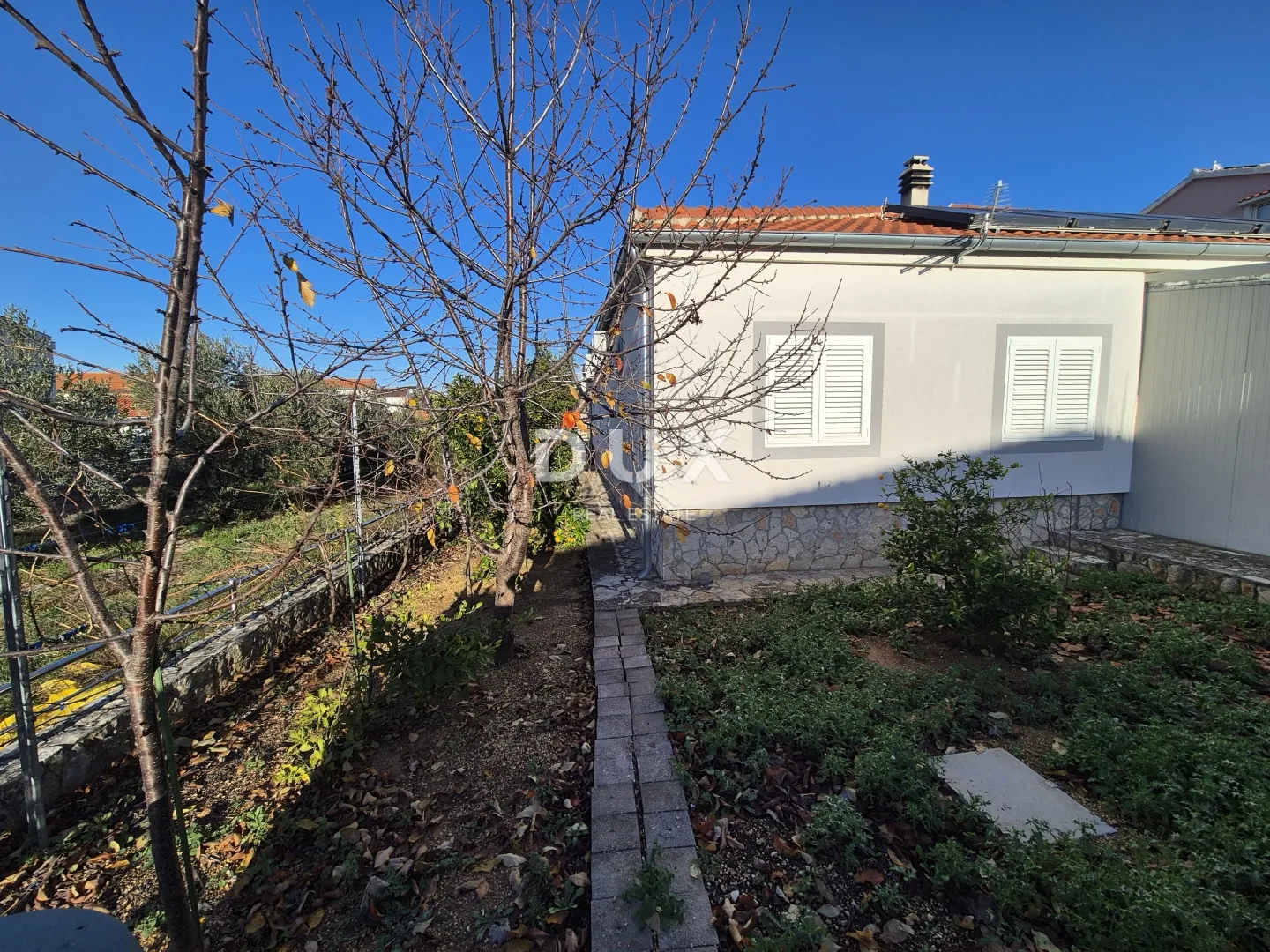 šibenik, pirovac – kuća s 3 stana i dvorištem, 300 m od mora - slika 7