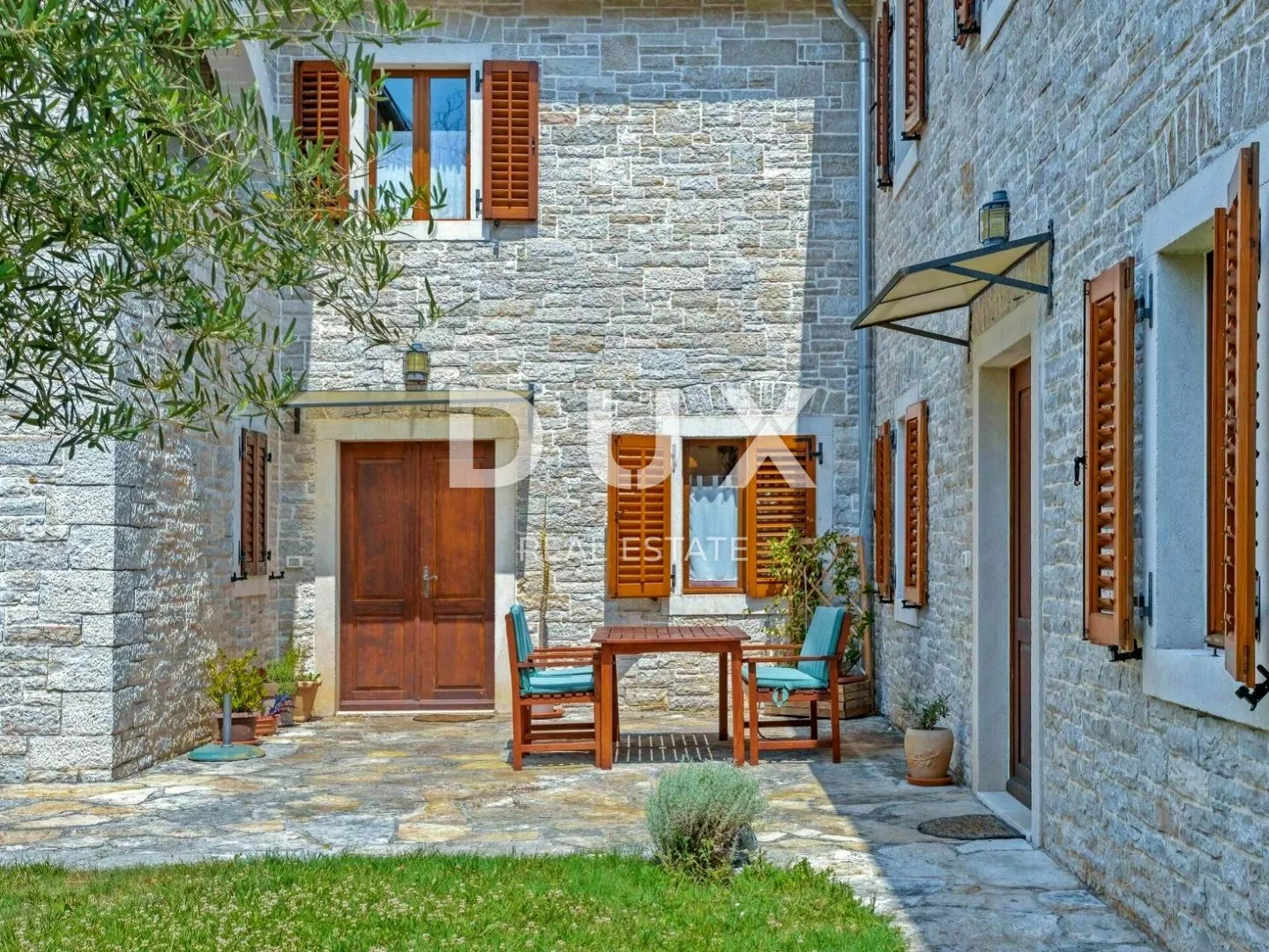 istra, tinjan - kamena autohtona vila - slika 36