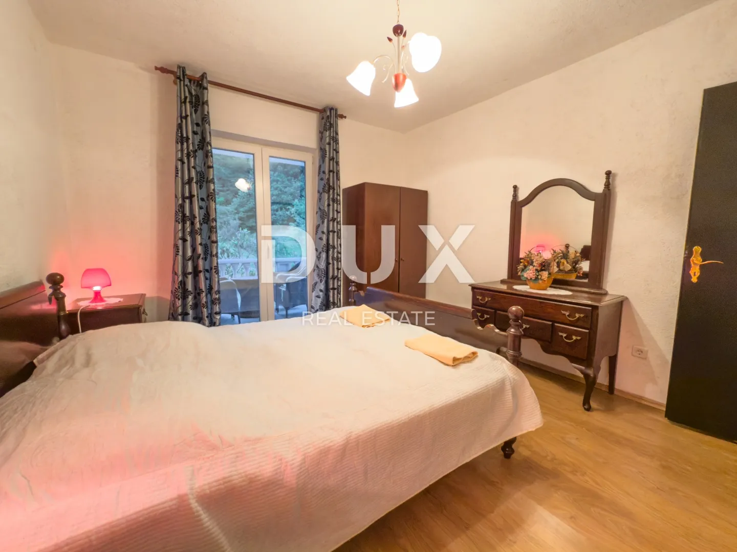 otok krk, baška - kuća s 5 apartmana i velikom okućnicom - slika 29
