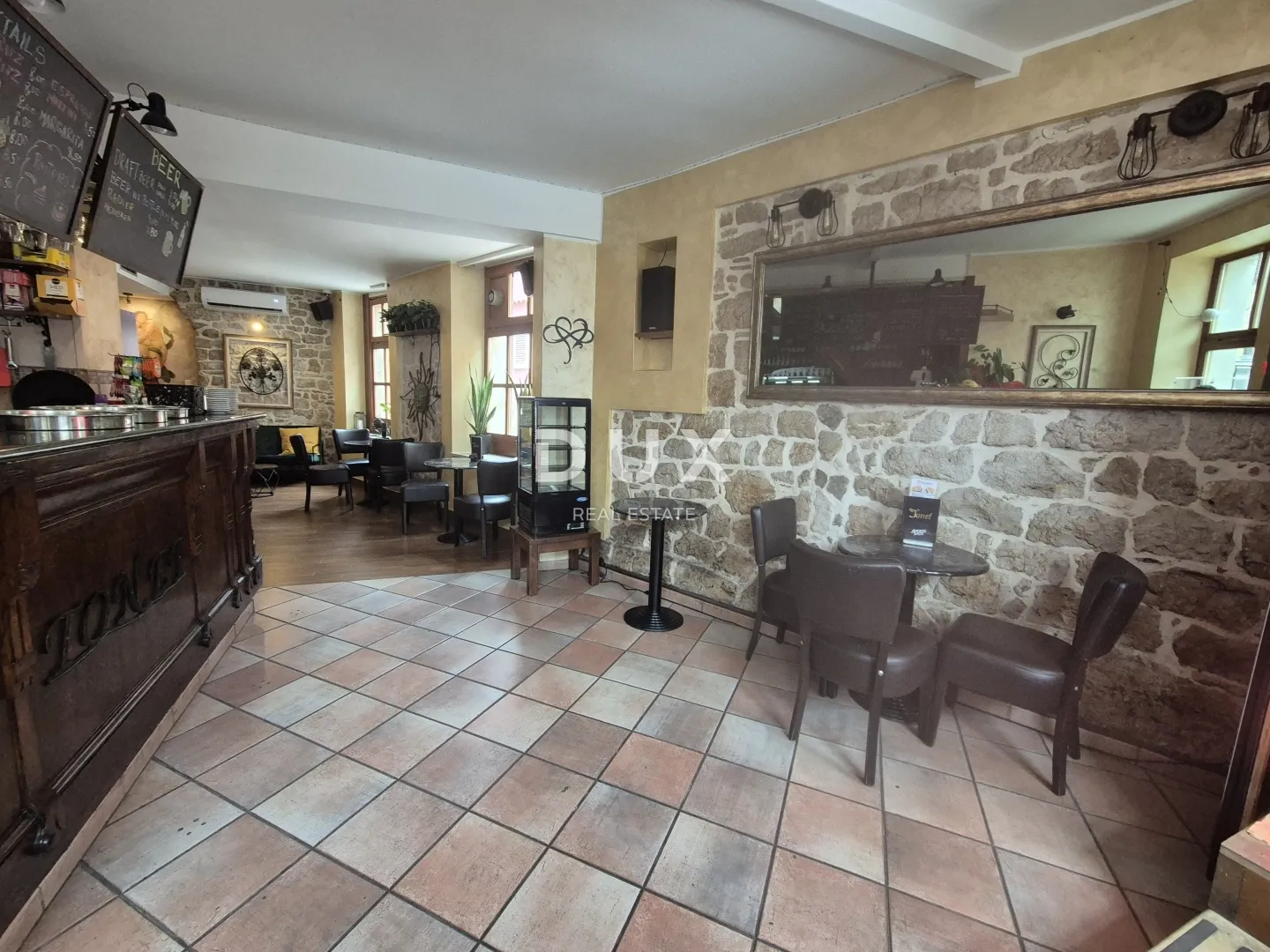 istra,rovinj - predivan uhodani caffe bar u srcu rovinja - slika 5