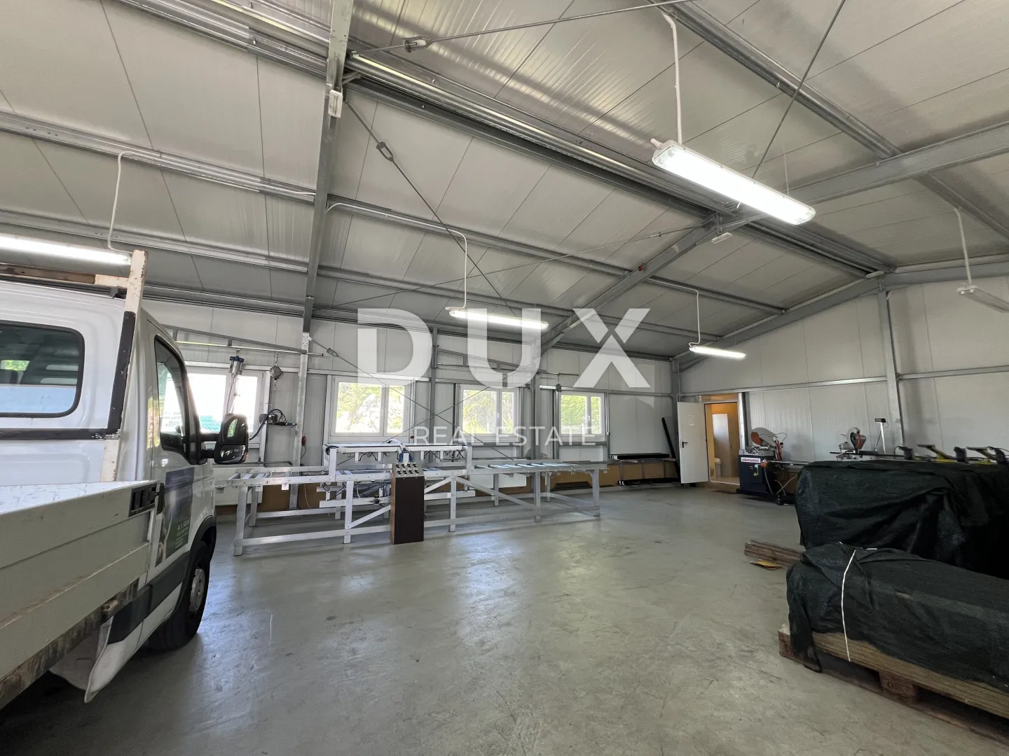 matulji, okolica - poslovno stambena zgrada od 350 m2 + okućnica 1000m2 - slika 4