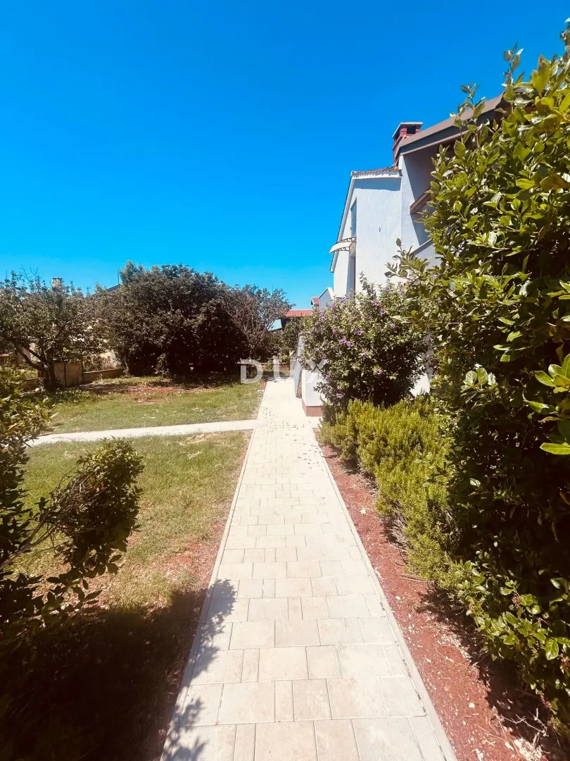 istra, poreč - prostrani renovirani stan s vrtom - slika 19